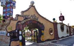 08 Hundertwasser Biergarten